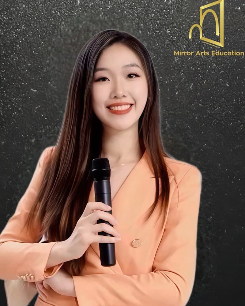 Diana Zhao, bilingual hosting and dubbing teacher